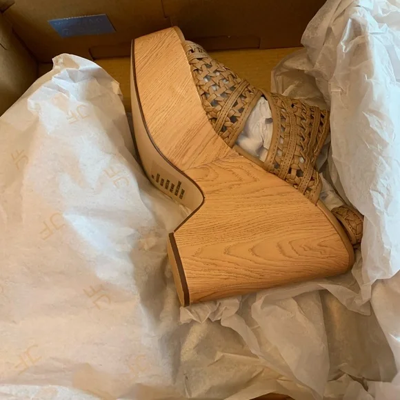 Just Fab Ruth Light Tan Wedge - Picture 4 of 9